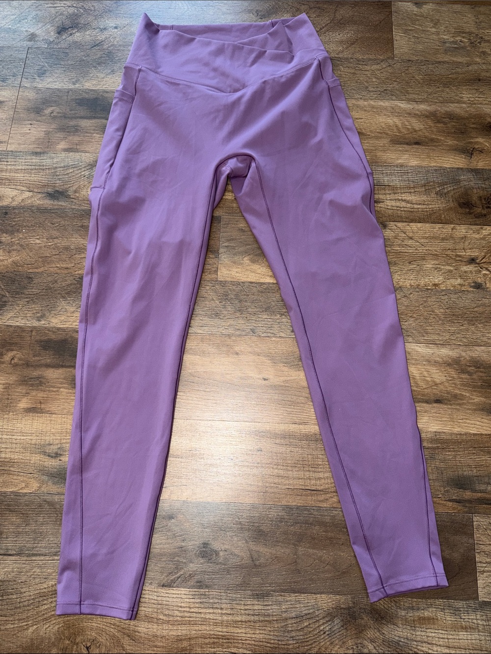 Lululemon Align High-Rise leggingsbfeaturing a distinctive crossover waistband
